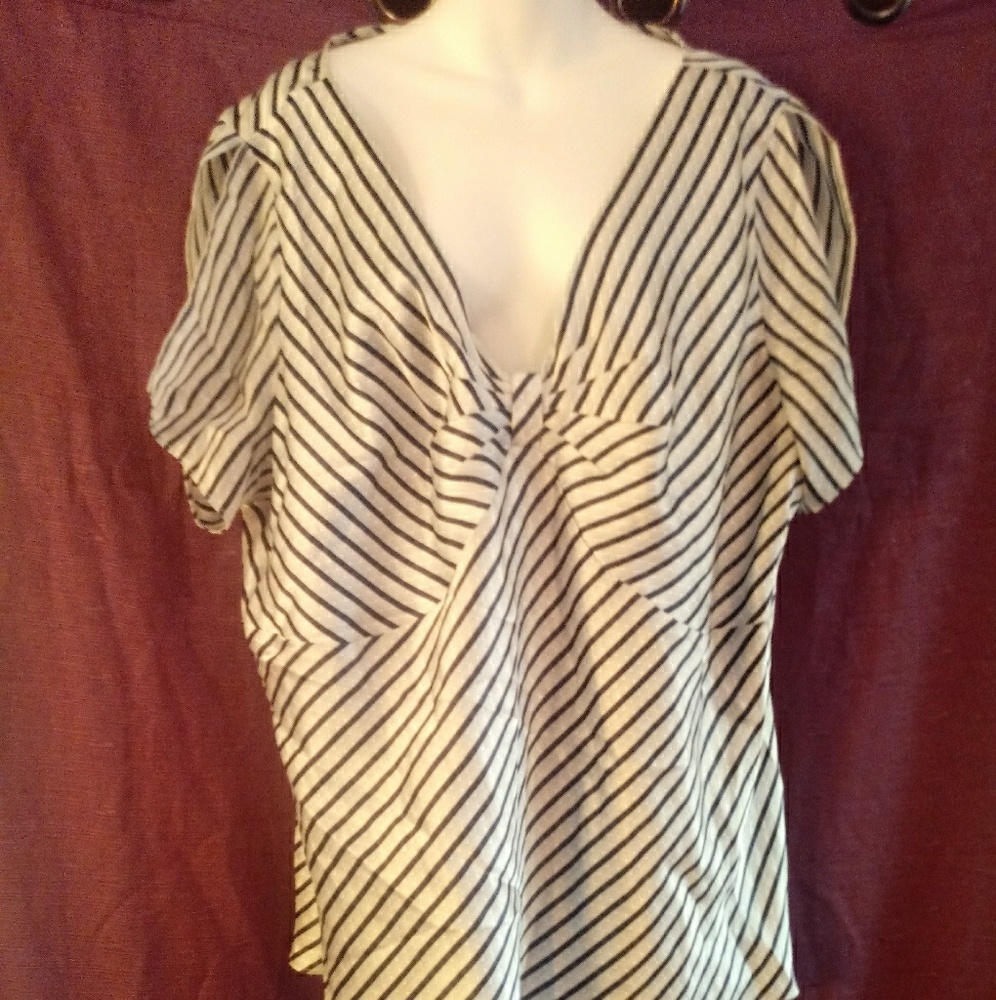 Women's lovely Lane Bryant Blouse